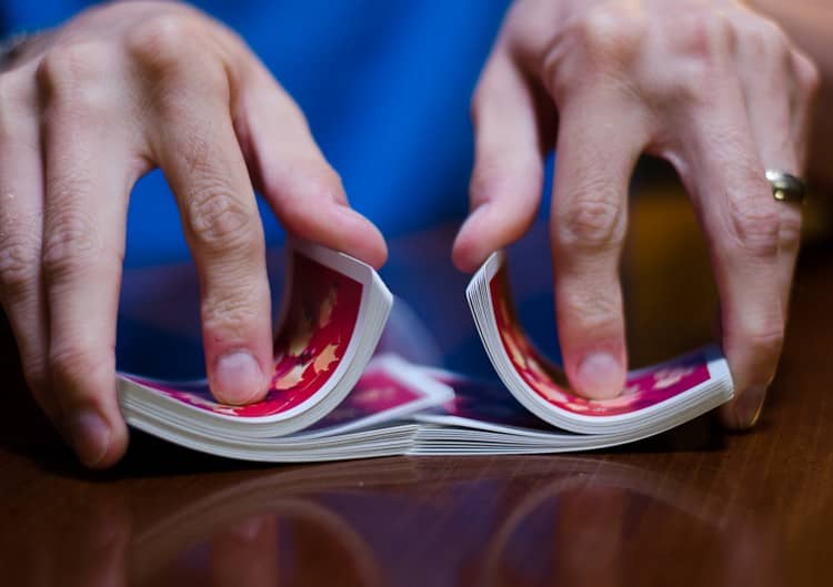 Как тасовать карты правильно и красиво - простые способы 4